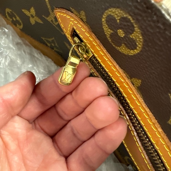 Authentic Louis Vuitton Sac Shopper - Picture 8 of 9